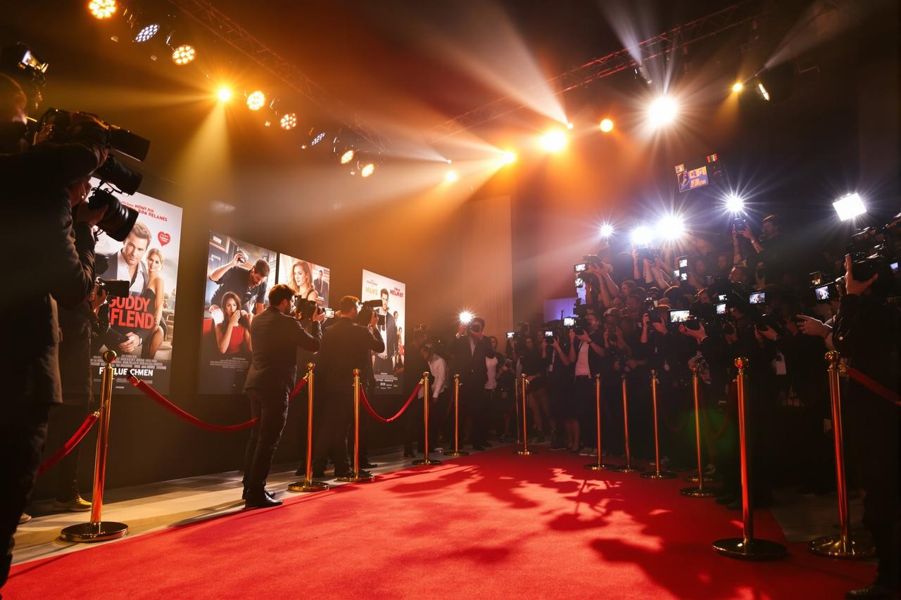 天启影视资讯 - 《深海奇航》票房突破20亿，导演透露续集计划